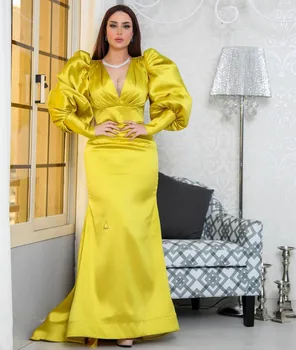Элегантные длинные вечерние платья из желтого атласа с V-образным вырезом 